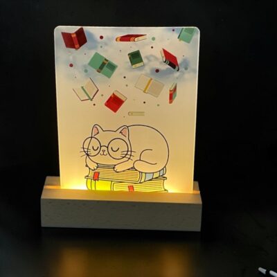Cadre photo LED allumé avec illustration de chat – BrikarDesign