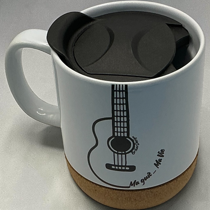 tasse céramique avec base en liège avec guitare