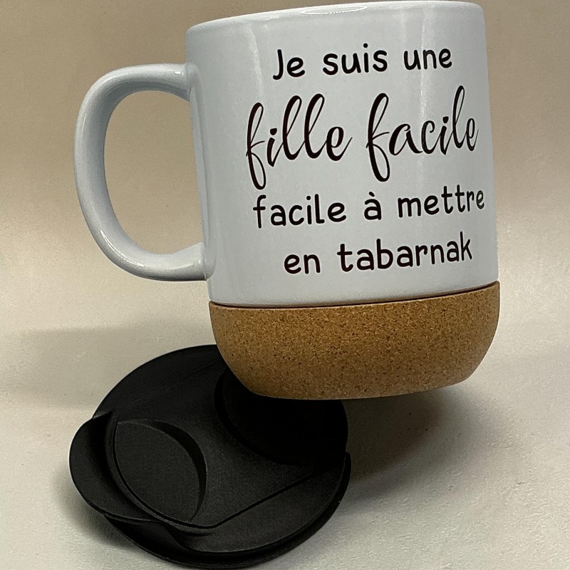 tasse céramique avec base en liège avec texte humoristique fille facile facile en mettre en tabarnak